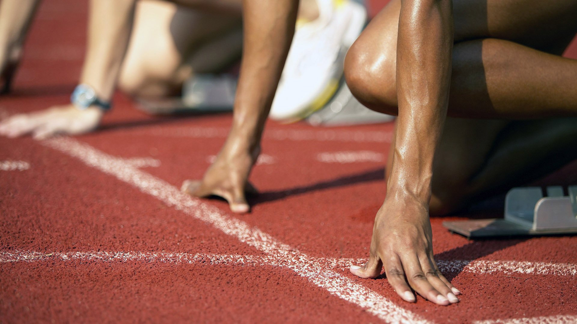 浅水区儿童皮划艇趣味赛 安全区域中体验“掌舵”乐趣